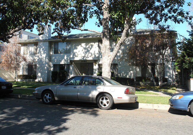 11165 Huston St in North Hollywood, CA - Foto de edificio - Building Photo