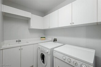 2738 Tiburon Blvd E in Naples, FL - Building Photo - Building Photo