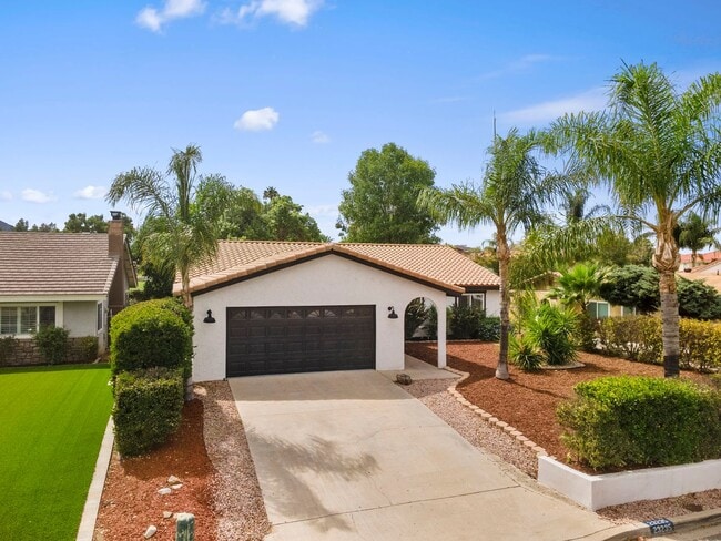 23235 Canyon Lake Dr S in Canyon Lake, CA - Building Photo - Building Photo