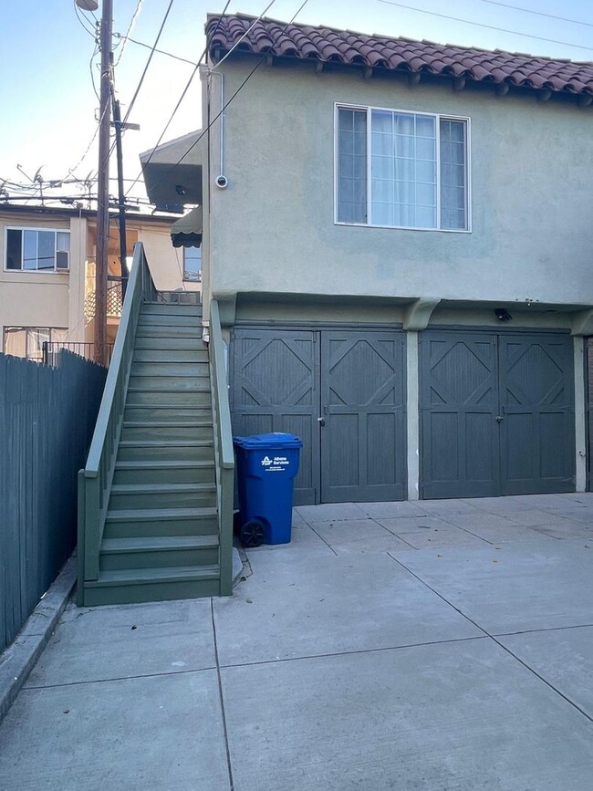 property at 1163 N Genesee Ave