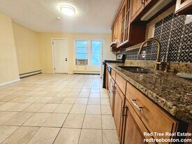 7 High St Pl, Unit 2 in Brookline, MA - Building Photo