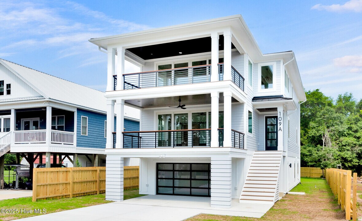 109 Broadview Ln in Hampstead, NC - Building Photo