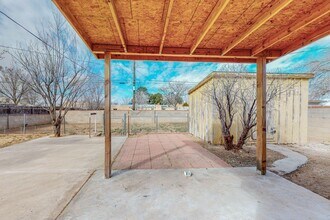 2341 Valencia Dr NE in Albuquerque, NM - Building Photo - Building Photo