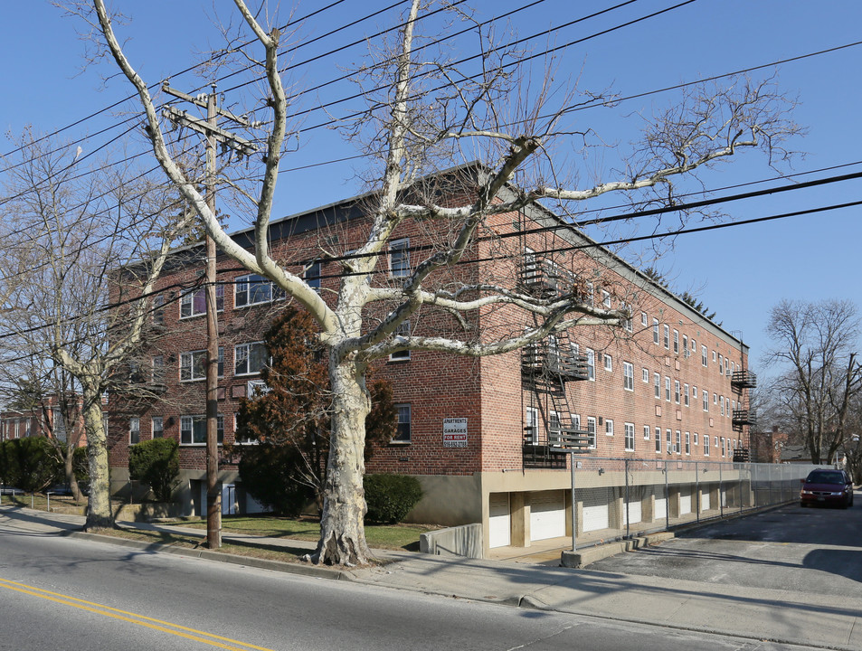 Webb Gardens in Hempstead, NY - Building Photo