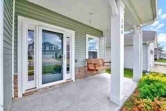 106 Boomer St in Benson, NC - Foto de edificio - Building Photo