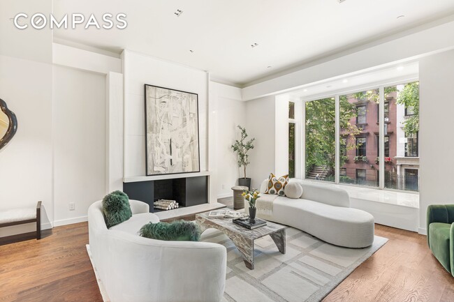 property at 135 E 38th St