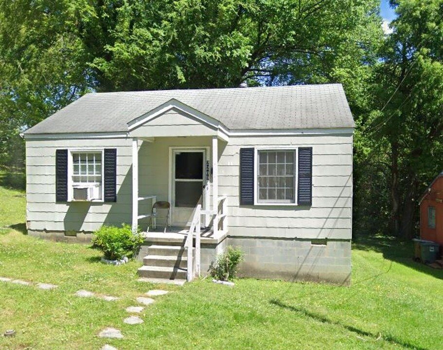 2209 Hunter St in Greensboro, NC - Building Photo
