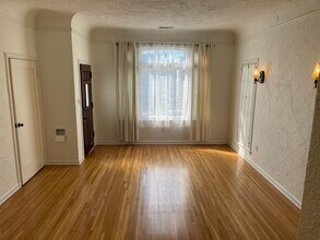 642 1/2 Maltman Ave in Los Angeles, CA - Building Photo - Building Photo