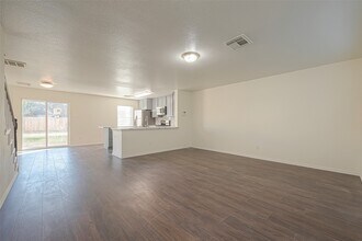 19839 Rustic Lake Ln in Cypress, TX - Foto de edificio - Building Photo