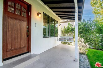 13220 Erwin St in Los Angeles, CA - Building Photo - Building Photo