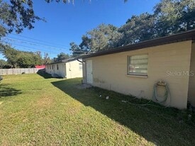 12136 Munbury Dr in Dade City, FL - Building Photo