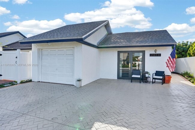 7016 SW 103rd Pl in Miami, FL - Building Photo - Building Photo