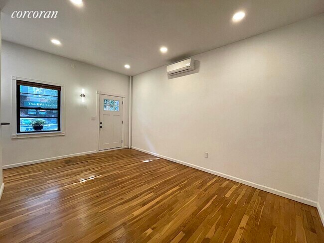 301 E 95Th St in New York, NY - Building Photo - Building Photo
