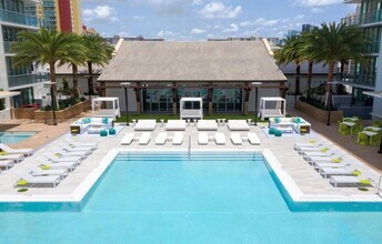 330 Sunny Isles Blvd in Sunny Isles Beach, FL - Building Photo - Building Photo