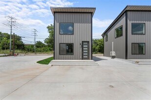 802 Old Wise Rd in Bowie, TX - Building Photo