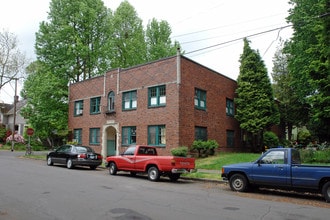 1607 SE Ash St in Portland, OR - Building Photo - Building Photo