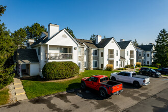 Village Club of Farmington Hills in Farmington Hills, MI - Building Photo - Building Photo