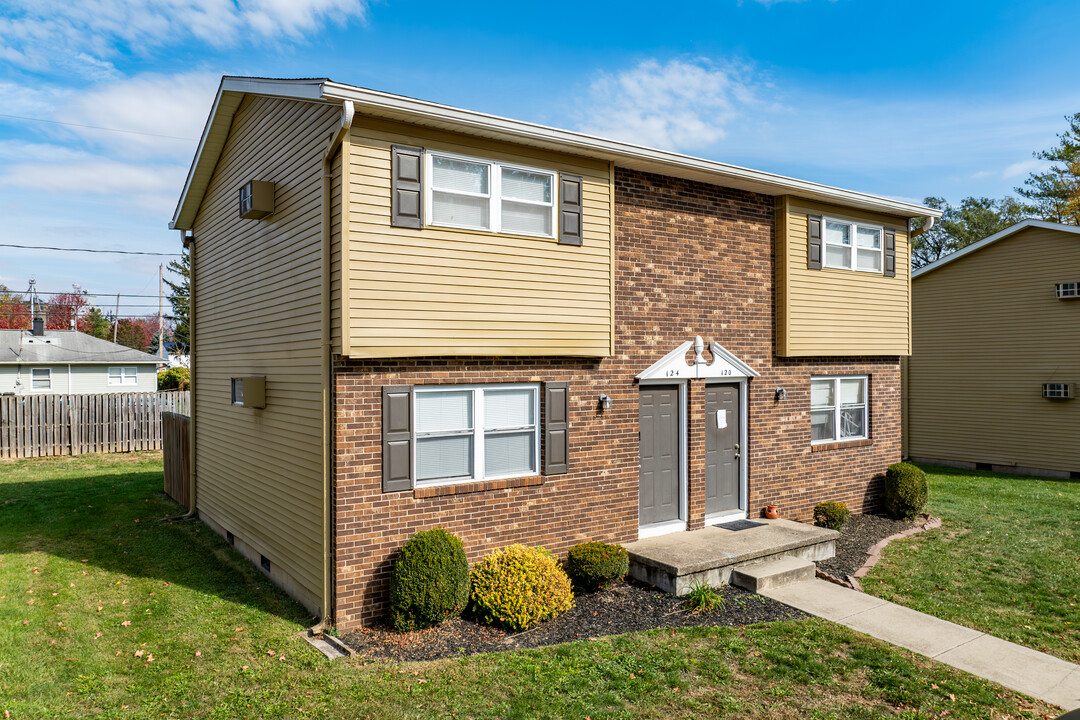 Woodview Estates in Circleville, OH - Building Photo