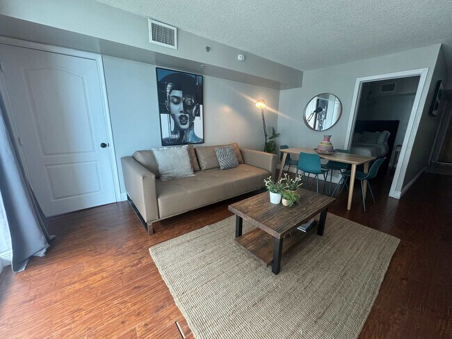 1 SE 12th St in Miami, FL - Building Photo - Building Photo