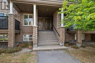 474 Clearbrook Dr in Ottawa, ON - Building Photo - Building Photo