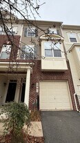 2901 Chinkapin Oak Ln in Woodbridge, VA - Building Photo