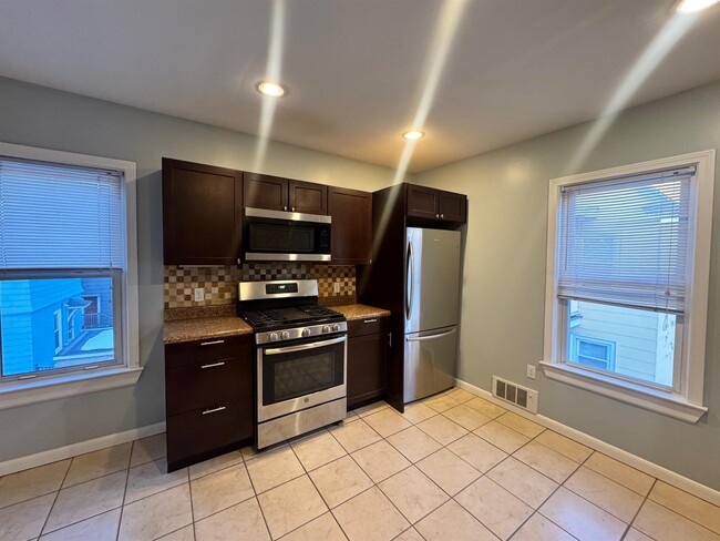 115 Elm St in Somerville, MA - Building Photo - Building Photo