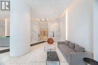 230 Simcoe St in Toronto, ON - Building Photo - Building Photo