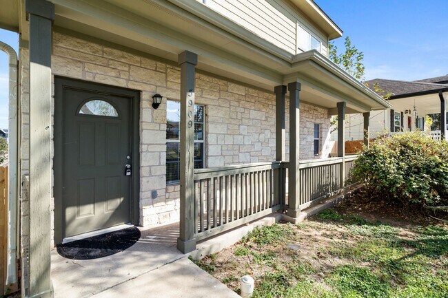 5909 Signal Point in Austin, TX - Building Photo - Building Photo