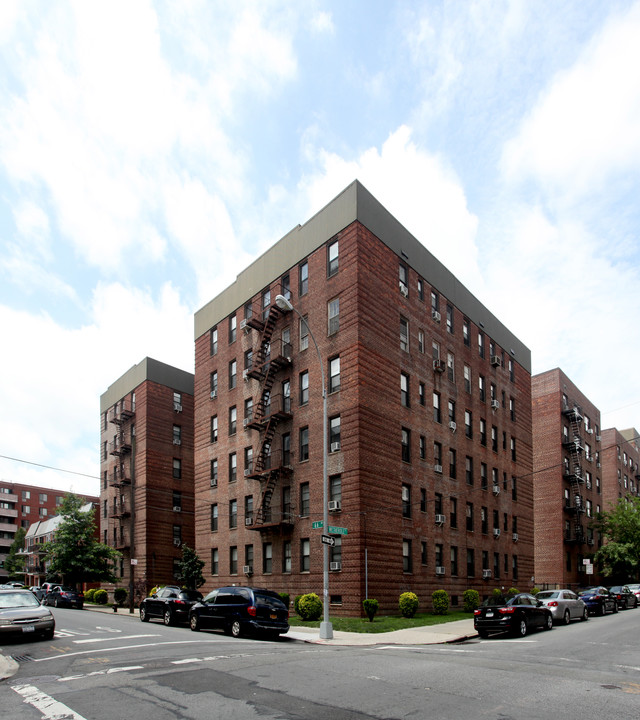 9419 66th Ave in Rego Park, NY - Building Photo