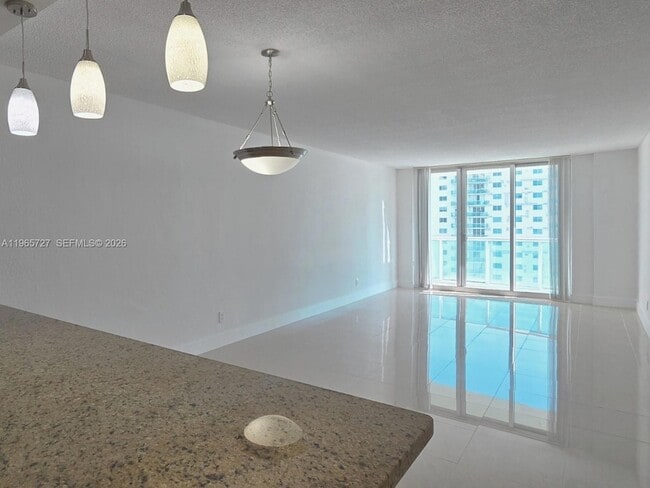 19380 Collins Ave, Unit 1002 in Sunny Isles Beach, FL - Building Photo - Building Photo