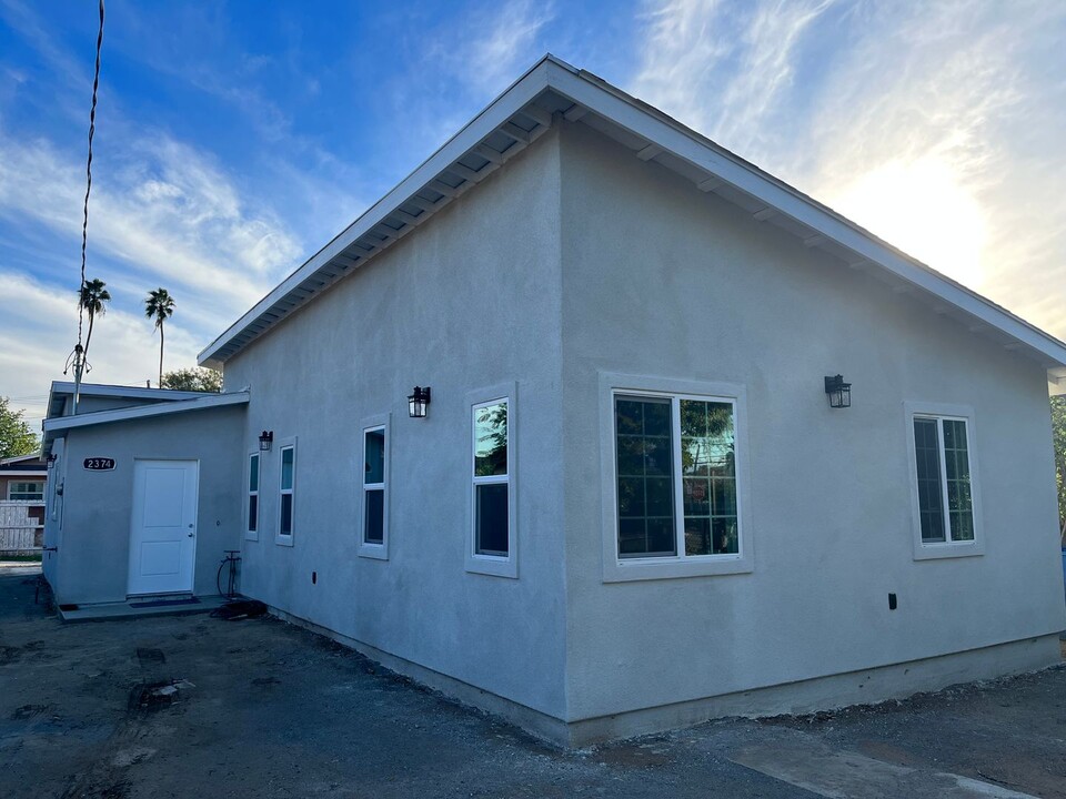 2374 Tenth St in Riverside, CA - Building Photo