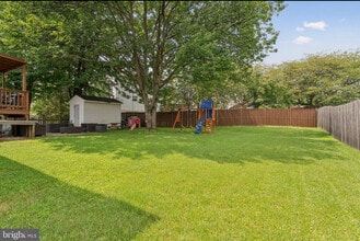 5832 Riverside Dr in Woodbridge, VA - Foto de edificio - Building Photo