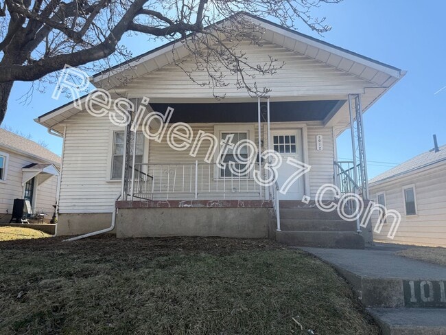 property at 1012 Chelsea Ave