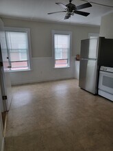 15 Starkey Ave, Unit Second floor in Attleboro, MA - Building Photo - Building Photo