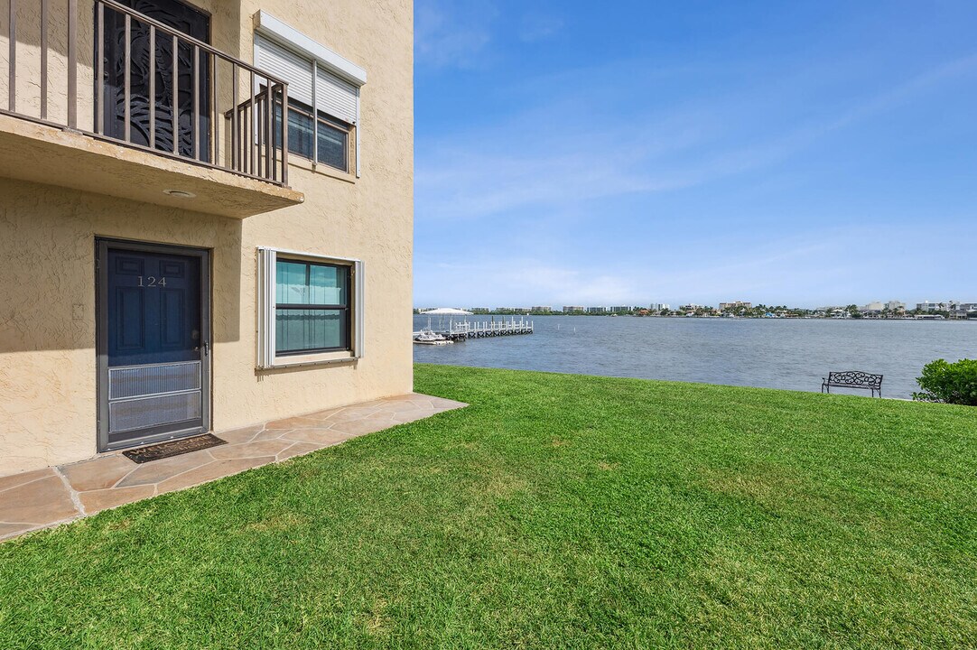 896 Federal Hwy in Lantana, FL - Building Photo