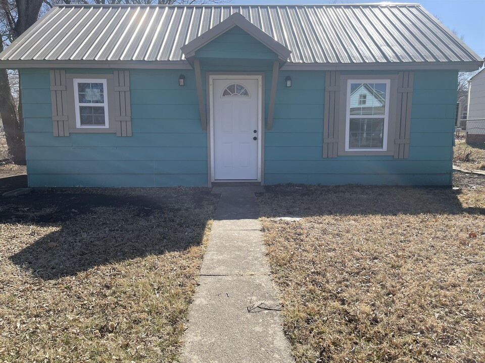 127 E 3rd St in Junction City, KS - Building Photo