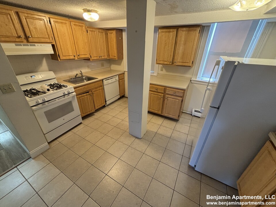 1140 Commonwealth Ave, Unit 1 in Boston, MA - Building Photo