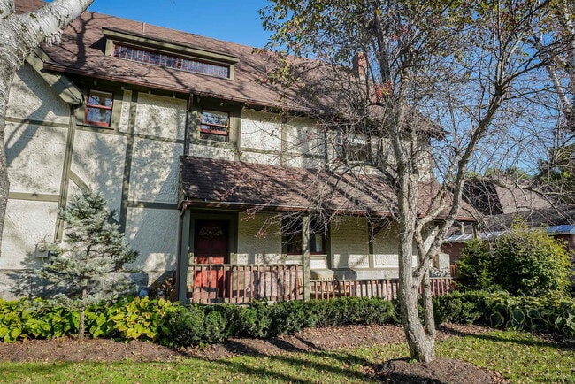 10 Carriage House Ln in Saratoga Springs, NY - Building Photo - Building Photo