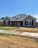 4615 W Tofino Dr in Fayetteville, AR - Building Photo