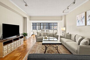 2 Hawthorne Pl in Boston, MA - Building Photo