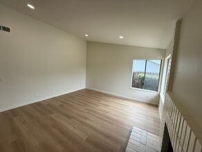 5759 Cherry Ridge Dr in Camarillo, CA - Building Photo - Building Photo