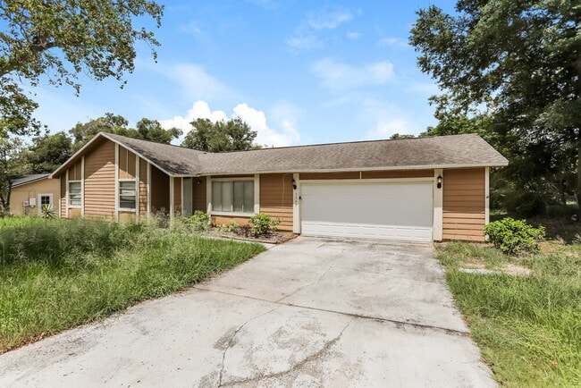 property at 5343 Broken Pine Cir
