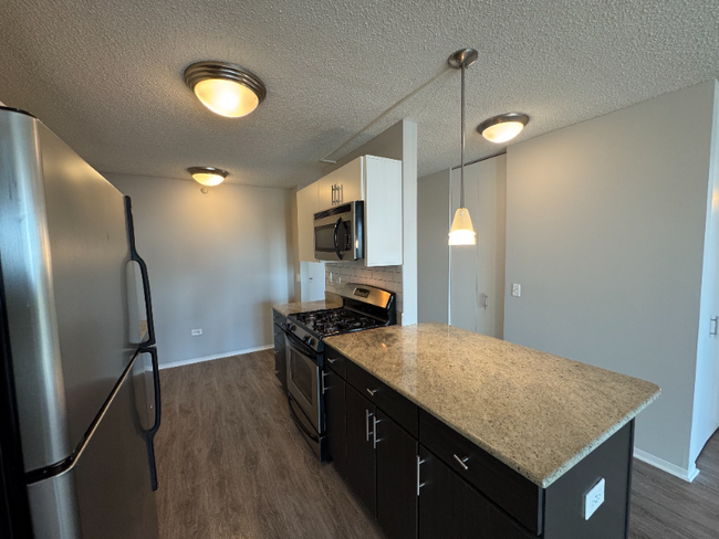 property at 605 W Lake St