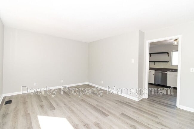 2983 E Freedom Cir in Ooltewah, TN - Foto de edificio - Building Photo