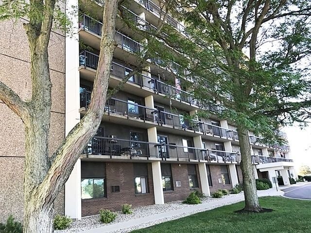 property at 524 W 53rd St