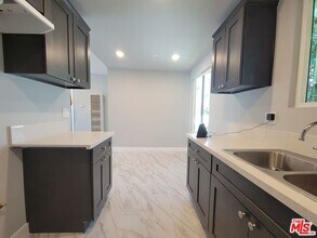 2622 S Orange Dr-Unit -3 in Los Angeles, CA - Building Photo - Building Photo