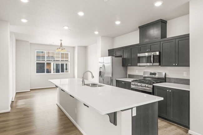 7163 NW Eleanor Ave in Portland, OR - Building Photo - Building Photo