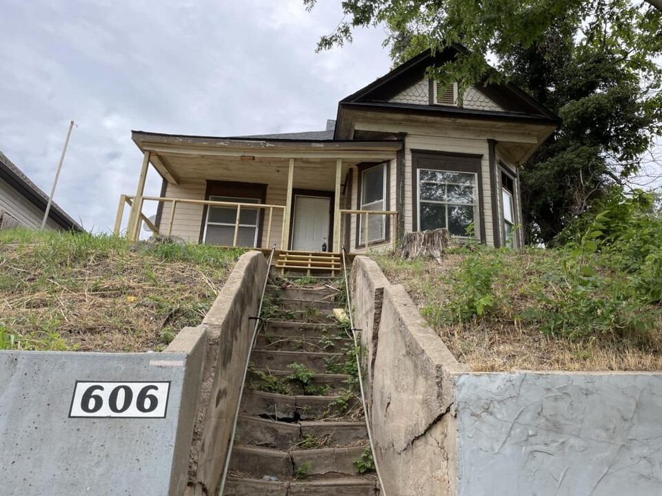 606 E Randolph Ave in Enid, OK - Building Photo