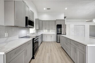 1185 SW Bent Pine Cove in Port St. Lucie, FL - Building Photo - Building Photo