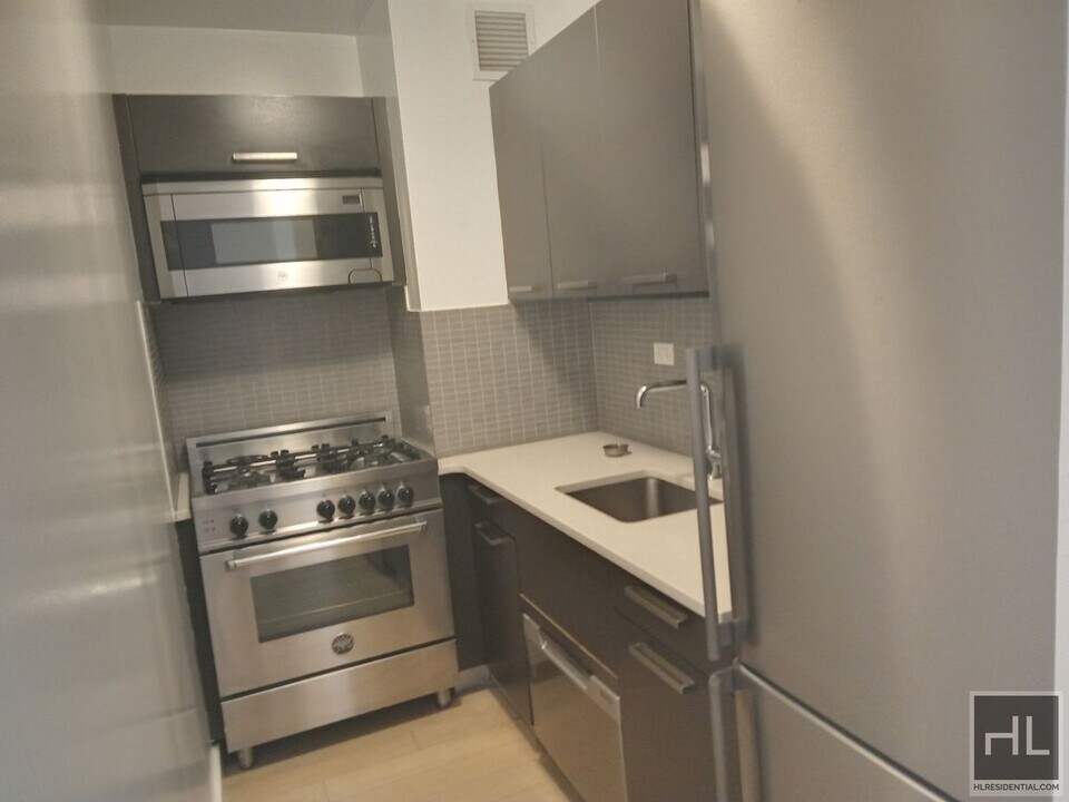 East 39th Street in New York, NY - Building Photo